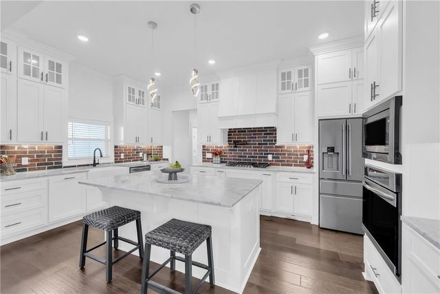 9801 Rebel Road, Gravette, AR 72736