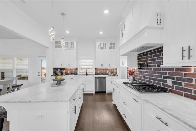 9801 Rebel Road, Gravette, AR 72736