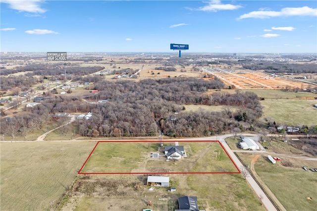 9801 Rebel Road, Gravette, AR 72736