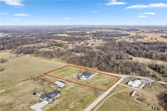 9801 Rebel Road, Gravette, AR 72736