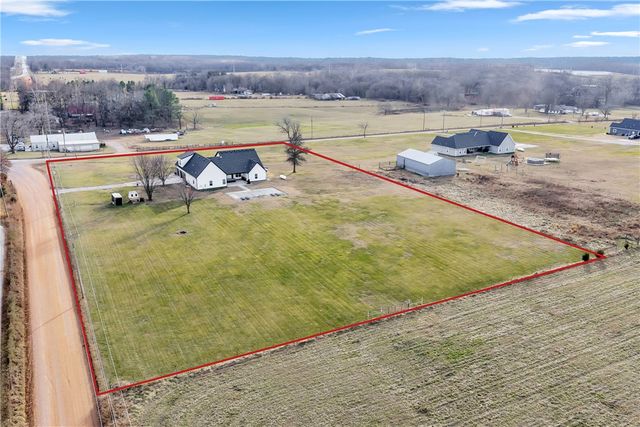 9801 Rebel Road, Gravette, AR 72736