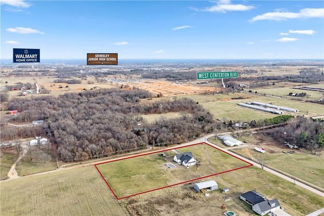 9801 Rebel Road, Gravette, AR 72736