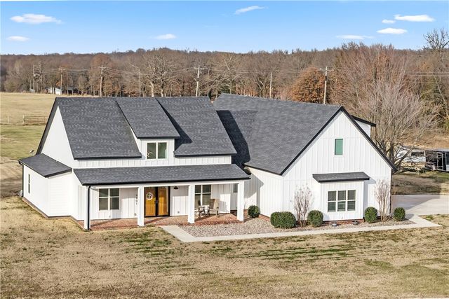 9801 Rebel Road, Gravette, AR 72736