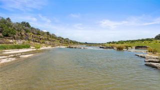 960 Gipson RD, Johnson City, TX 78636