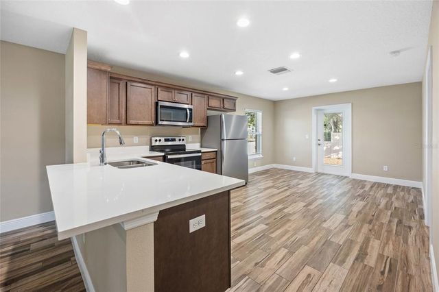 514 WASHINGTON AVENUE, Eustis, FL 32726