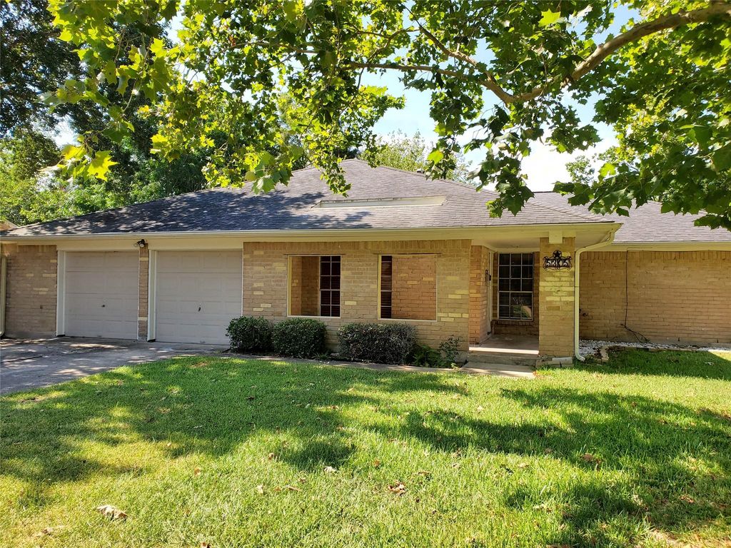 5305 Woodville Lane, Pearland, TX 77584