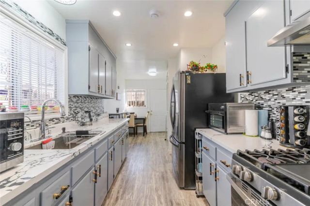 7230 Case Avenue, Sun Valley, CA 91352
