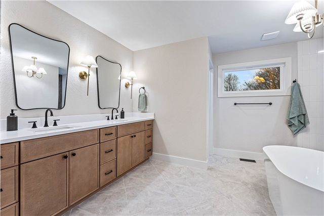 1 Bankfoot Drive, Bella Vista, AR 72715