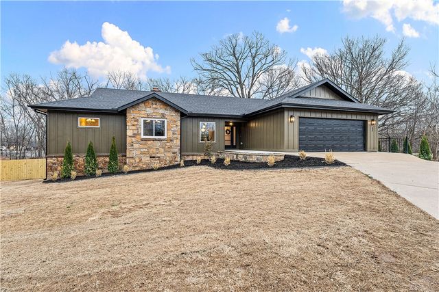1 Bankfoot Drive, Bella Vista, AR 72715