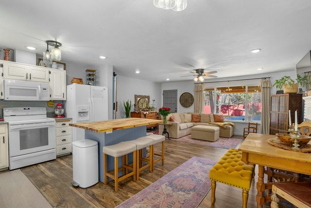 3300 Cloverlawn Drive, Grants Pass, OR 97527