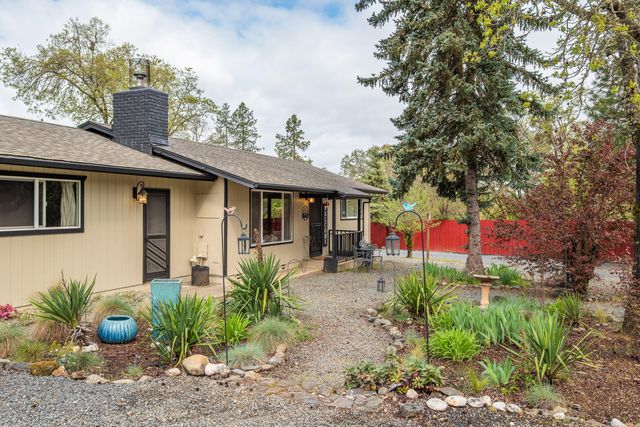 3300 Cloverlawn Drive, Grants Pass, OR 97527