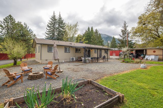 3300 Cloverlawn Drive, Grants Pass, OR 97527