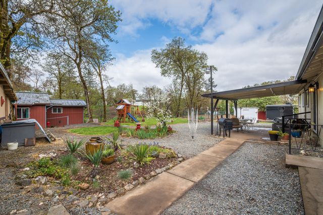 3300 Cloverlawn Drive, Grants Pass, OR 97527