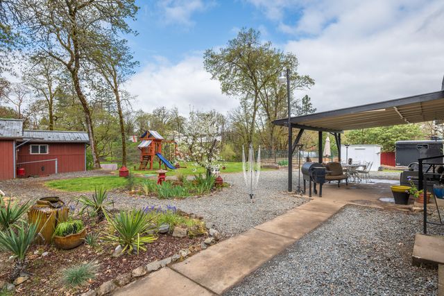 3300 Cloverlawn Drive, Grants Pass, OR 97527