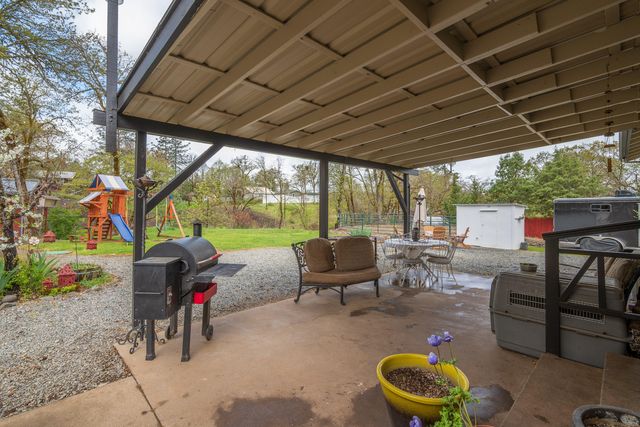 3300 Cloverlawn Drive, Grants Pass, OR 97527