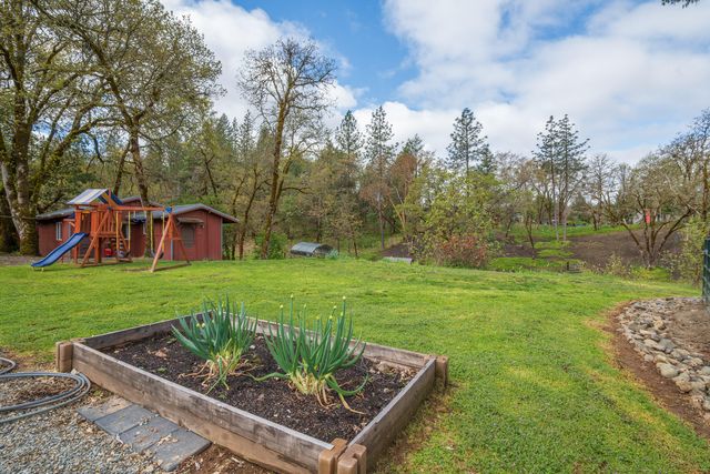 3300 Cloverlawn Drive, Grants Pass, OR 97527