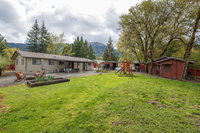 3300 Cloverlawn Drive, Grants Pass, OR 97527