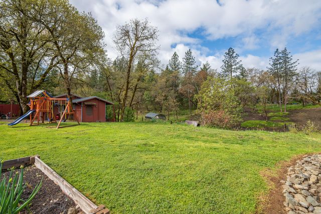 3300 Cloverlawn Drive, Grants Pass, OR 97527