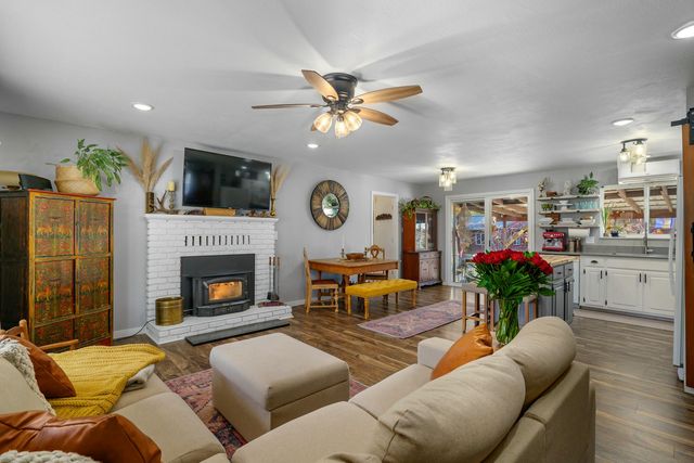 3300 Cloverlawn Drive, Grants Pass, OR 97527