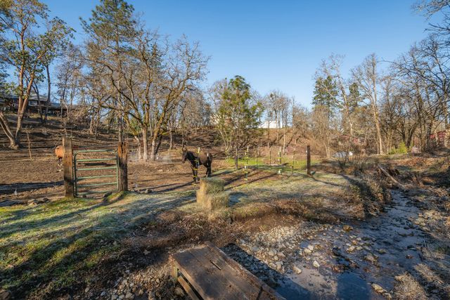 3300 Cloverlawn Drive, Grants Pass, OR 97527