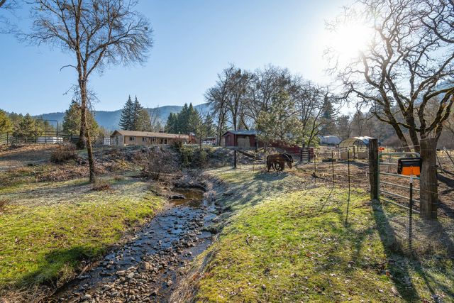 3300 Cloverlawn Drive, Grants Pass, OR 97527