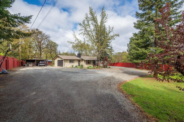 3300 Cloverlawn Drive, Grants Pass, OR 97527