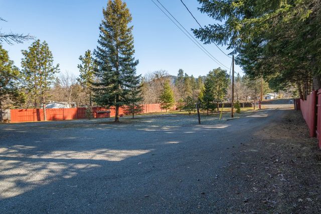 3300 Cloverlawn Drive, Grants Pass, OR 97527