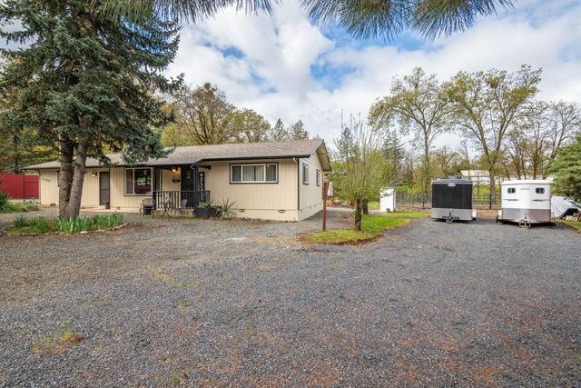 3300 Cloverlawn Drive, Grants Pass, OR 97527