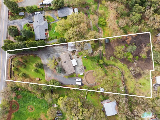 3300 Cloverlawn Drive, Grants Pass, OR 97527