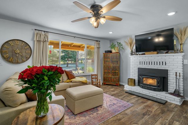 3300 Cloverlawn Drive, Grants Pass, OR 97527