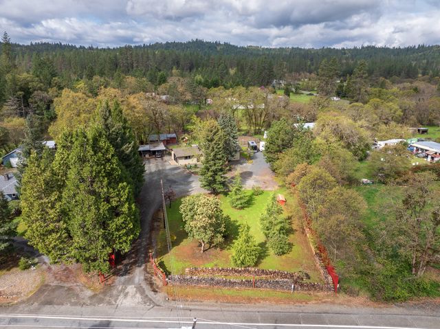 3300 Cloverlawn Drive, Grants Pass, OR 97527