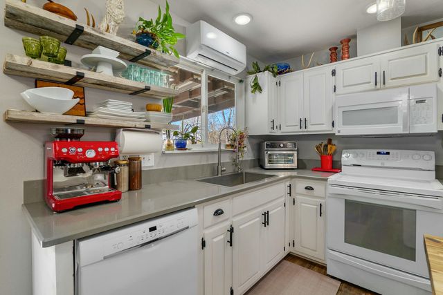 3300 Cloverlawn Drive, Grants Pass, OR 97527