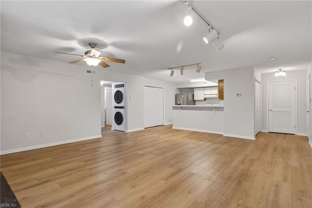 315 24th St Apt 120, Virginia Beach, VA 23451