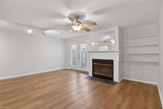 315 24th St Apt 120, Virginia Beach, VA 23451