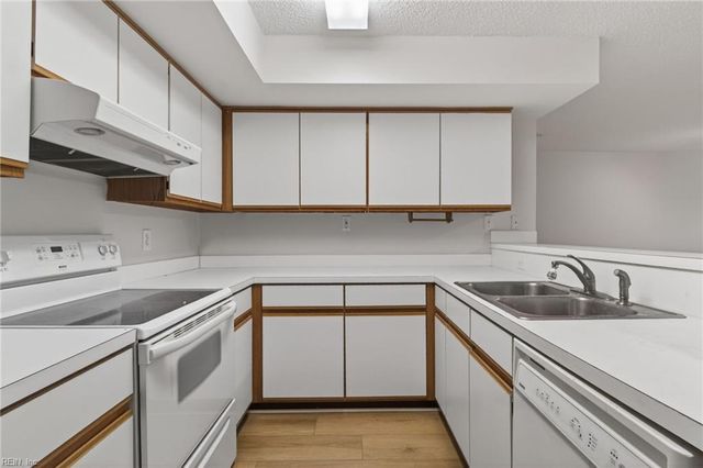 315 24th St Apt 120, Virginia Beach, VA 23451