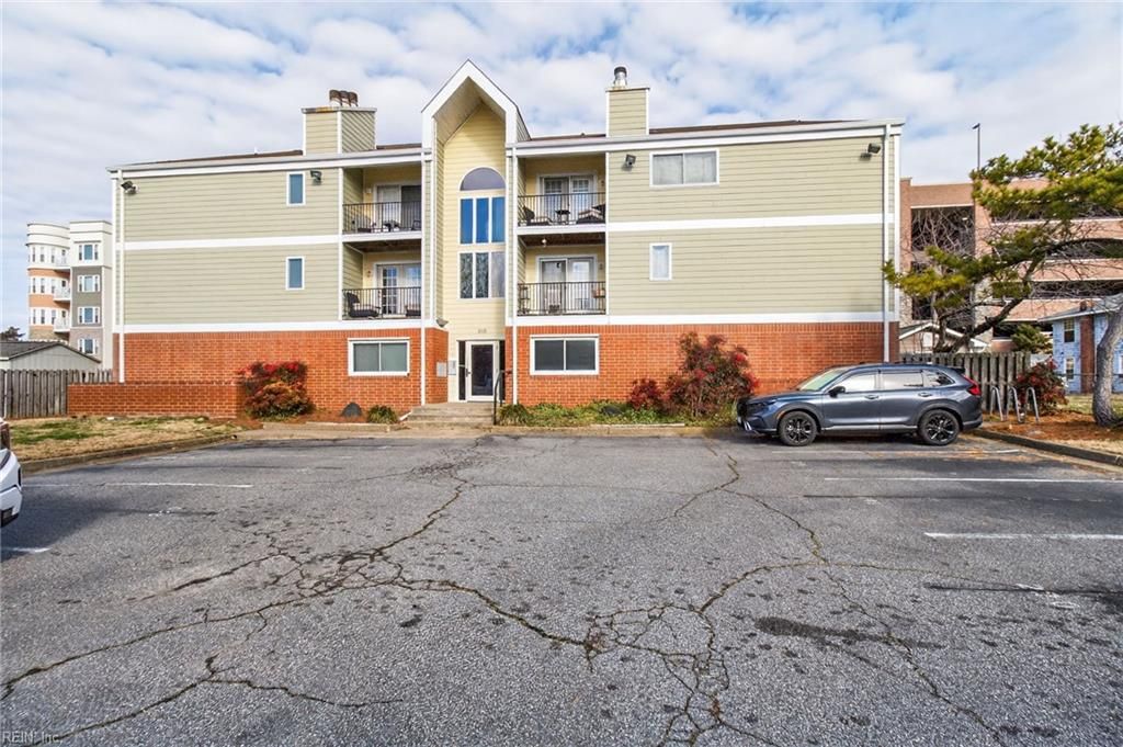 315 24th St Apt 120, Virginia Beach, VA 23451