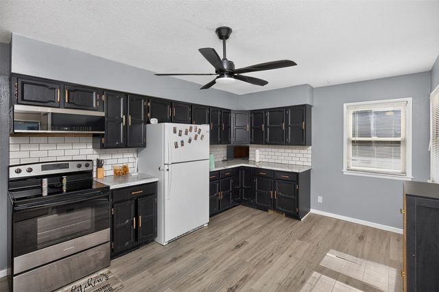 4133 E Madison Avenue, Des Moines, IA 50317