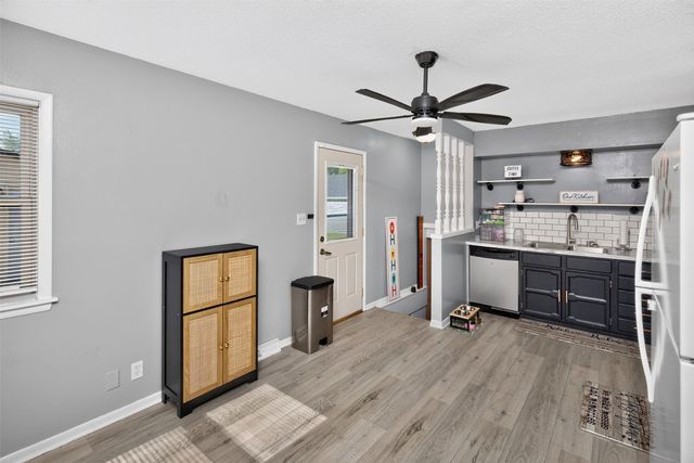 4133 E Madison Avenue, Des Moines, IA 50317