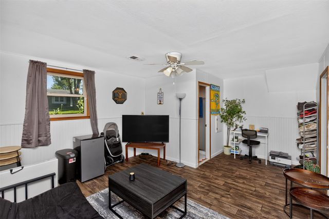 4133 E Madison Avenue, Des Moines, IA 50317
