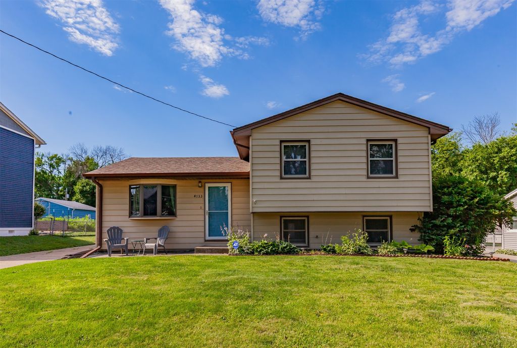 4133 E Madison Avenue, Des Moines, IA 50317