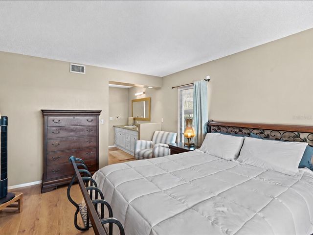 7364 CLOISTER DRIVE 7364, Sarasota, FL 34231