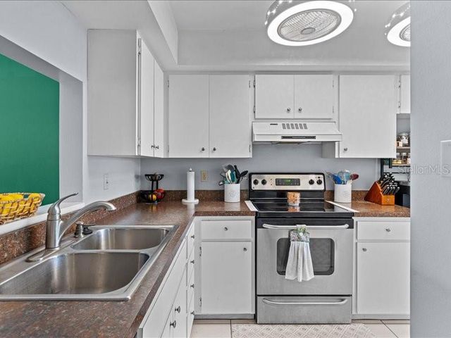 7364 CLOISTER DRIVE 7364, Sarasota, FL 34231