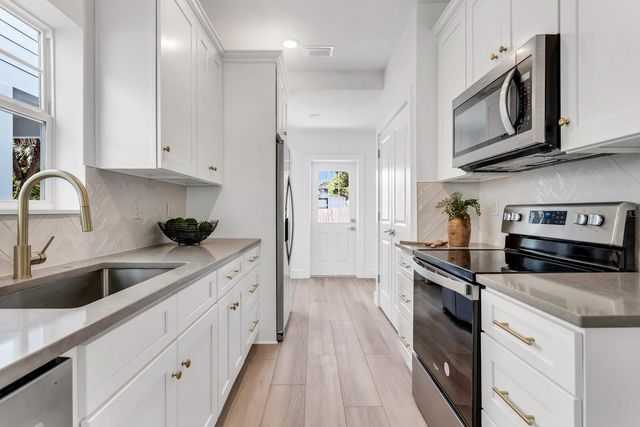 1912 W CHESTNUT STREET, Tampa, FL 33607