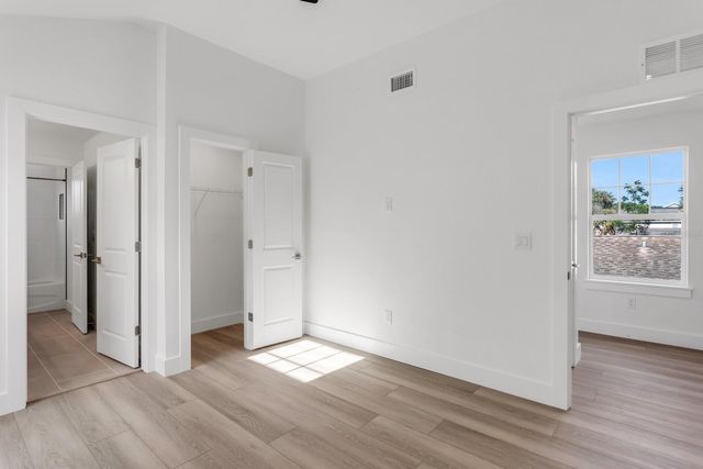 1912 W CHESTNUT STREET, Tampa, FL 33607