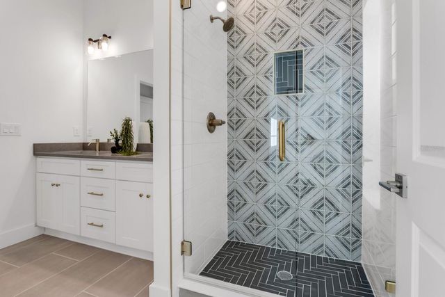 1912 W CHESTNUT STREET, Tampa, FL 33607