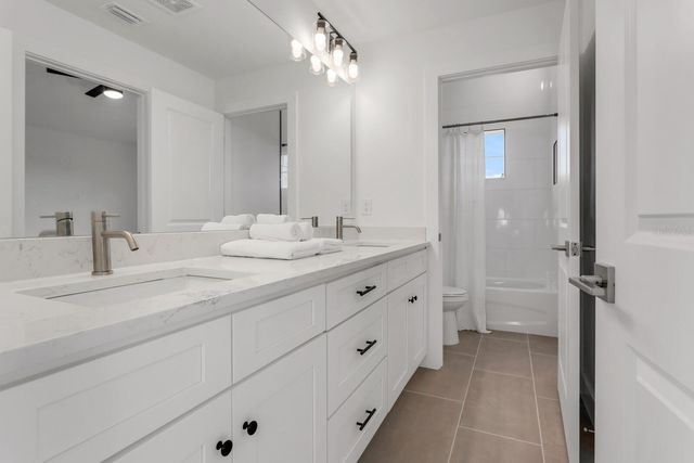 1912 W CHESTNUT STREET, Tampa, FL 33607