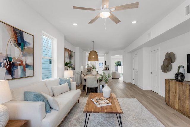 1912 W CHESTNUT STREET, Tampa, FL 33607