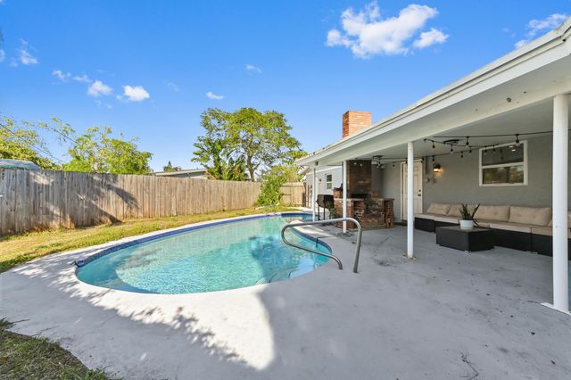 6491 Mackinac Road, Lake Worth, FL 33462