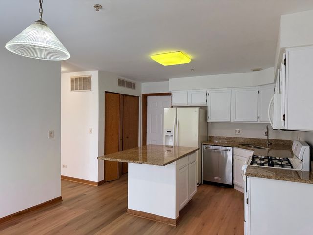 1303 Orleans Drive, Mundelein, IL 60060