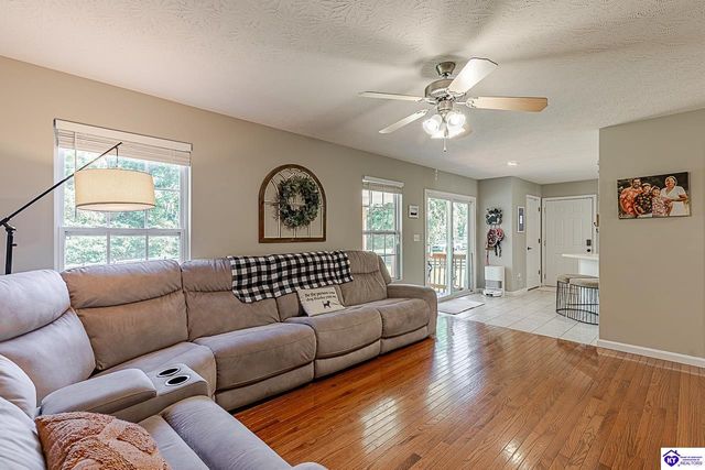124 W Mossy Creek Court, Elizabethtown, KY 42701